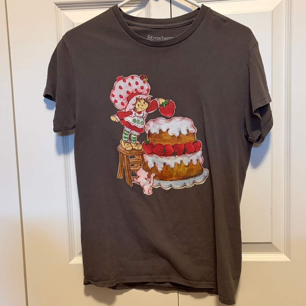 Adorable Official Strawberry Shortcake T-shirt 🍓🍰